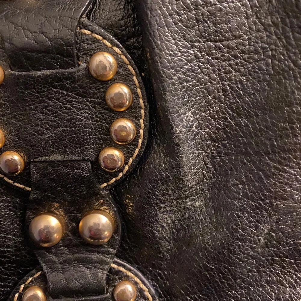 Isabella Fiore Leather Shoulder Bag